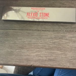 Revolution x Alexis stone transformation palette new